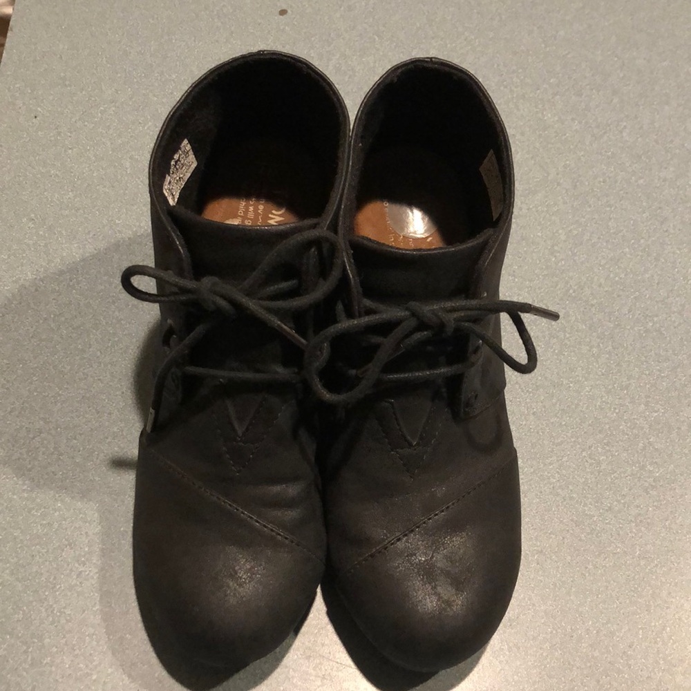 Toms Lace Up Wedge Bootie size 7